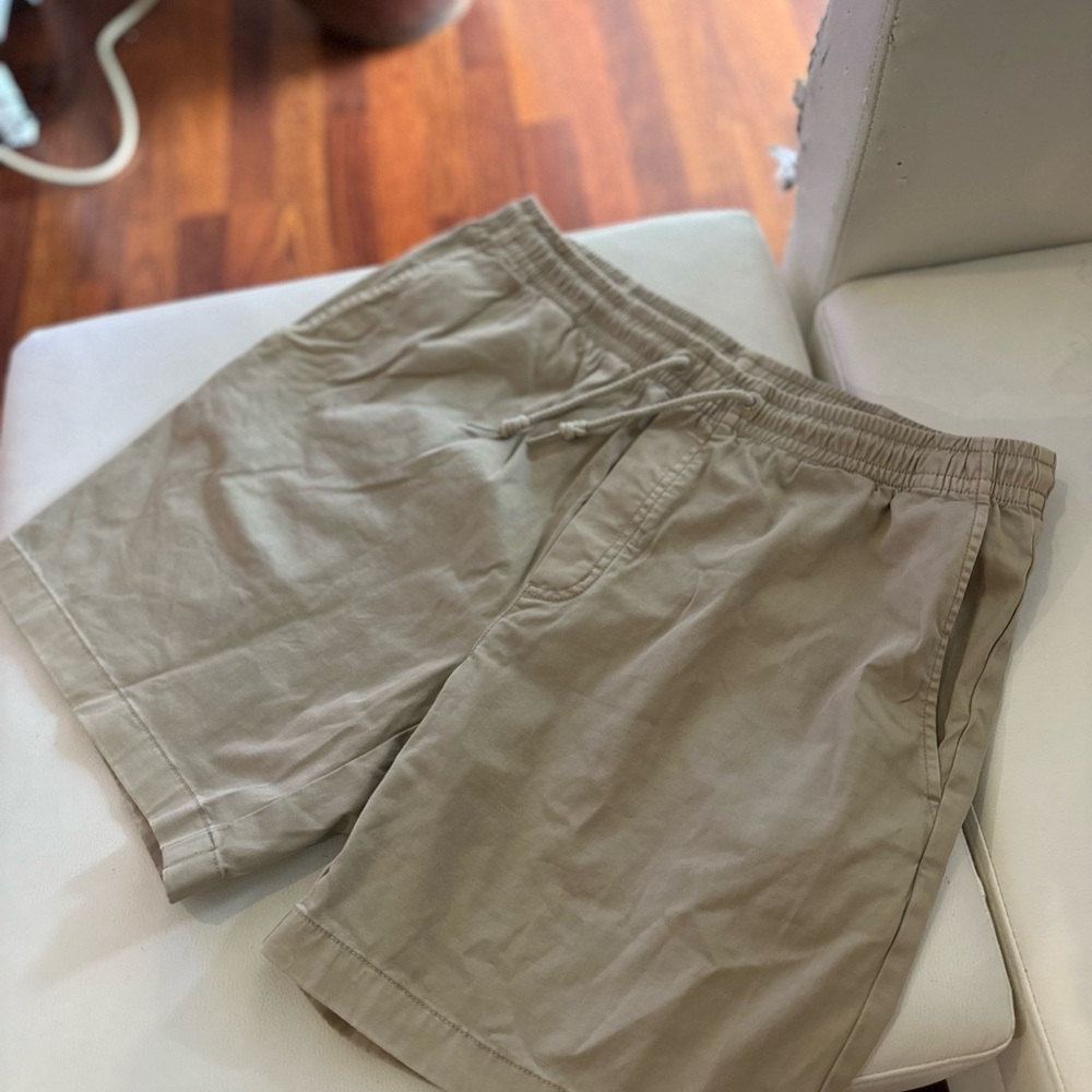 Vineyard Vines Tan Shorts